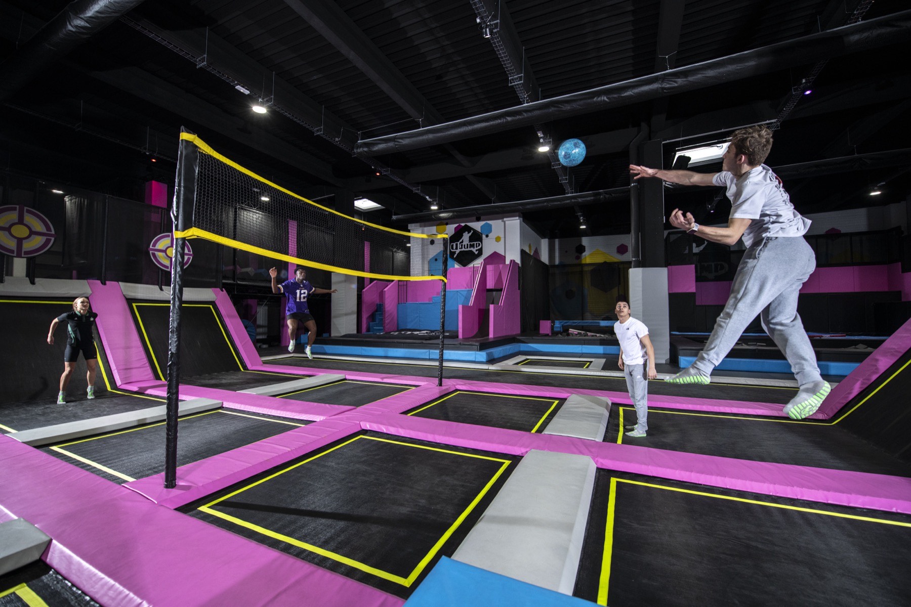 Dodge Ball sur trampoline près de Paris à Urban Jump Romainville